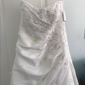 Davids Bridal Wedding Dress